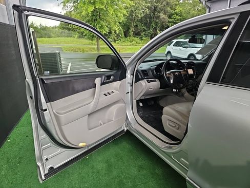 Used 2013 Toyota Highlander 4WD Hybrid image 36