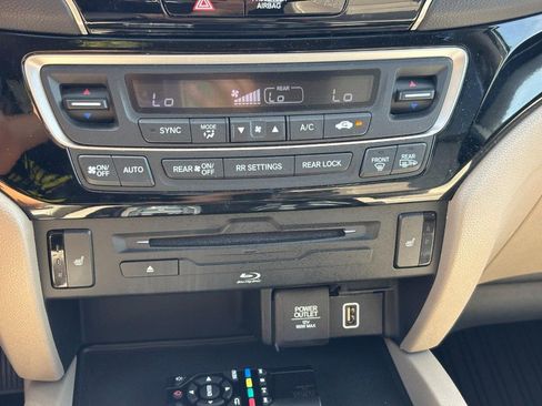 Used 2020 Honda Pilot Touring image 22