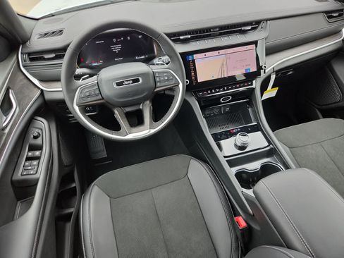 New 2026 Jeep Grand Cherokee Altitude RWD image 23