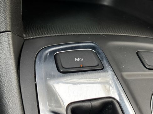 Used 2023 Chevrolet Equinox LT w/ Driver Convenience Package image 5