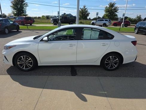Used 2023 Kia Forte LXS image 9