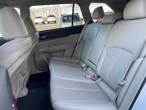 Used 2012 Subaru Outback 2.5i Limited image 11