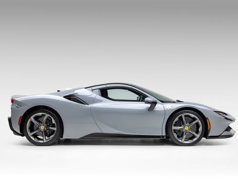 Used 2024 Ferrari SF90 Spider image 12