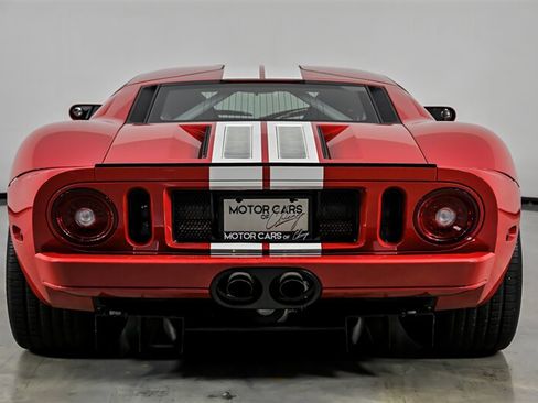 Used 2005 Ford GT RWD image 12