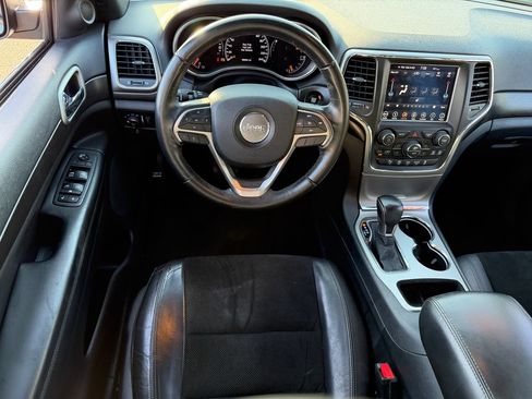 Used 2018 Jeep Grand Cherokee Laredo RWD image 13