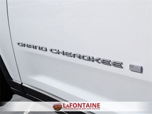 New 2025 Jeep Grand Cherokee Limited image 10