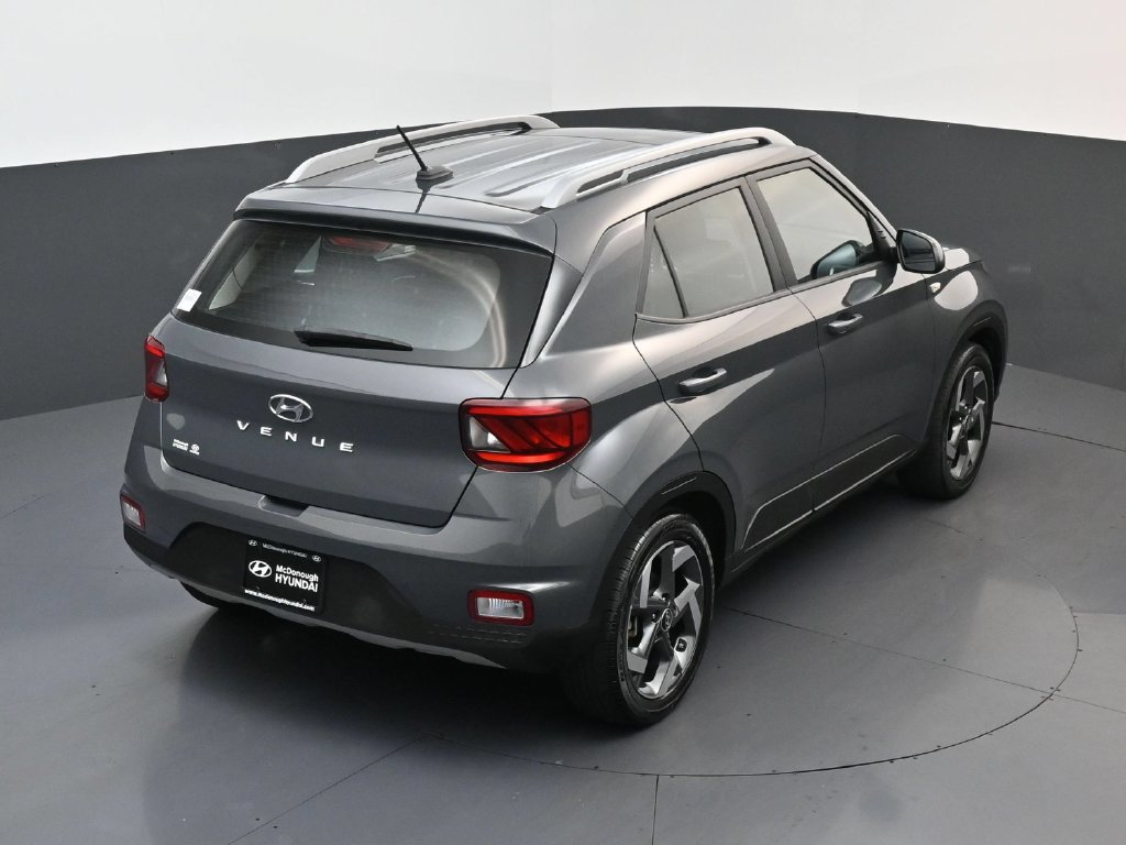 Certified 2025 Hyundai Venue SEL FWD image 18