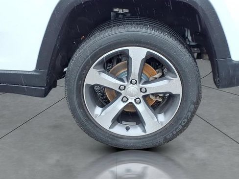 Used 2023 Jeep Grand Cherokee Limited AWD/4WD image 4