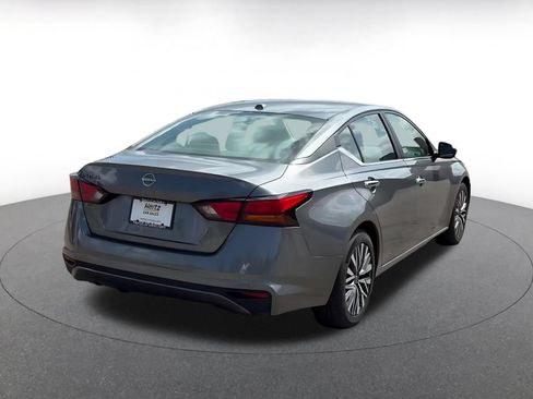 Used 2025 Nissan Altima 2.5 SV FWD image 11