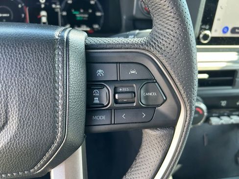 Used 2025 Toyota Tacoma TRD Off-Road image 12