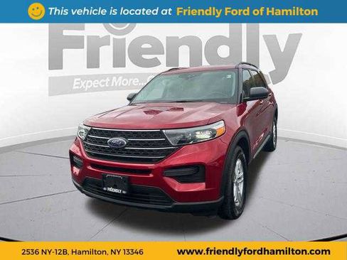 Used 2022 Ford Explorer XLT image 2