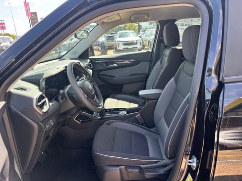 Used 2025 Chevrolet TrailBlazer LT w/ Driver Confidence Package AWD/4WD image 25
