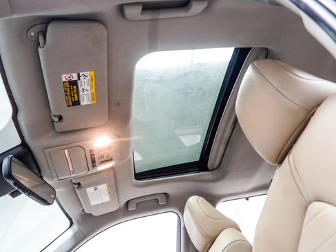 Used 2021 Toyota Highlander XLE FWD image 42