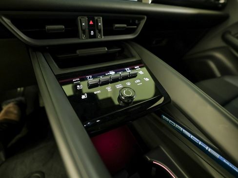 New 2025 Porsche Macan Electric image 20