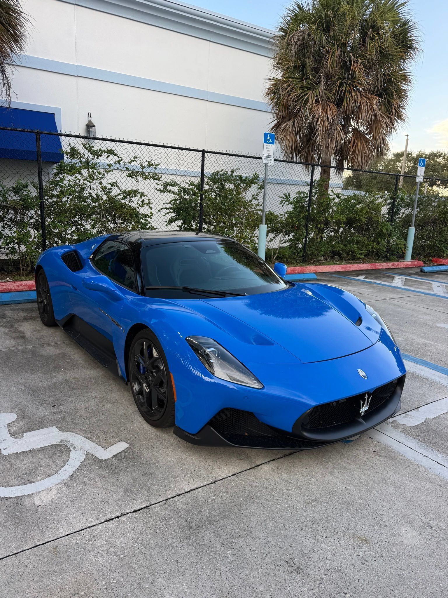 Used 2023 Maserati MC20 Spyder RWD image 3