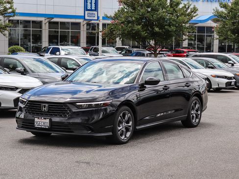 Used 2023 Honda Accord EX image 3