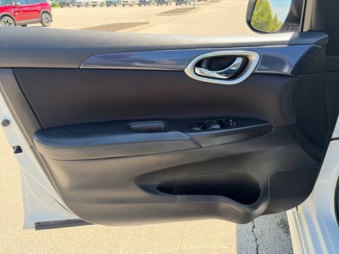 Used 2018 Nissan Sentra SR Turbo w/ SR Midnight Edition Package FWD image 15