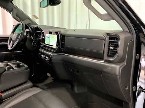 Used 2025 GMC Sierra 1500 SLT image 28