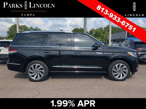 Certified 2022 Lincoln Navigator Reserve AWD/4WD image 3