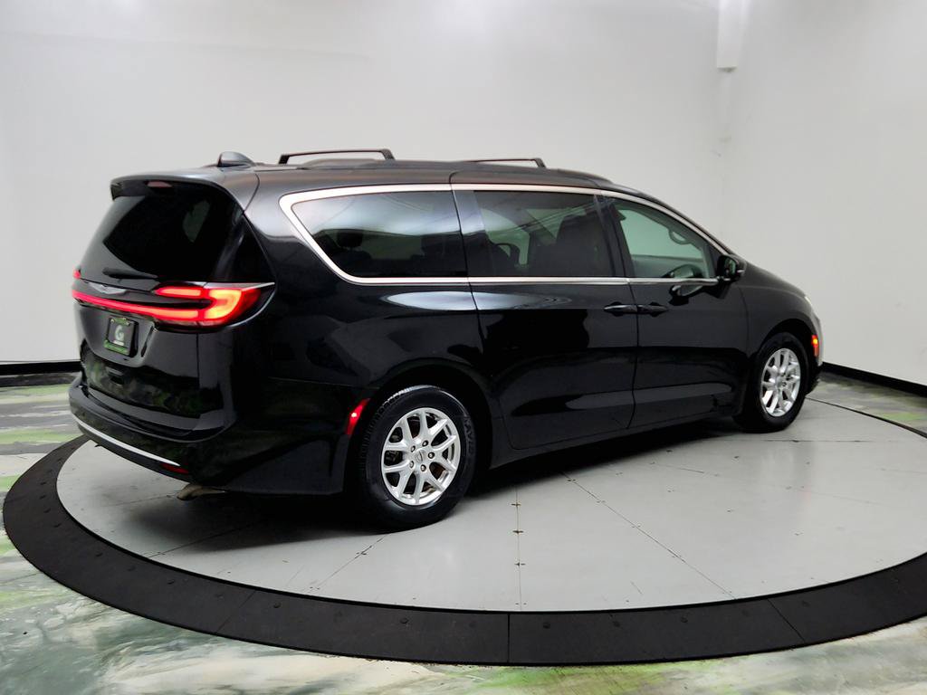 Used 2022 Chrysler Pacifica Touring-L FWD image 5