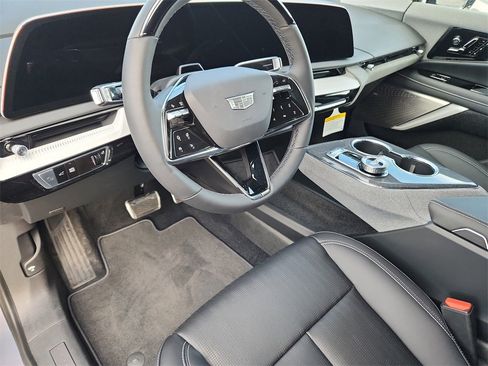 New 2026 Cadillac Optiq Luxury 2 image 11