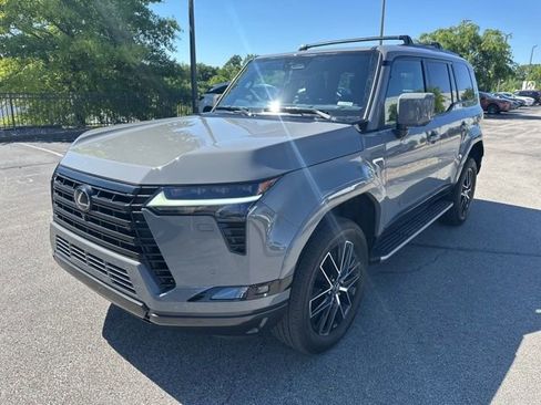 Used 2024 Lexus GX 550 w/ Accessory Package (2T) AWD/4WD image 8