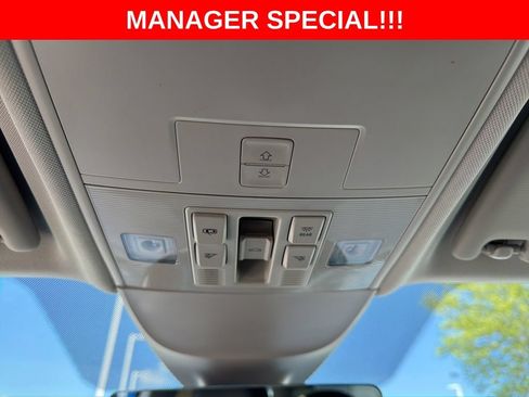 Used 2023 Volkswagen Taos SE w/ Panoramic Sunroof Package AWD/4WD image 31
