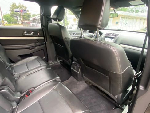 Used 2018 Ford Explorer XLT w/ Equipment Group 202A image 16