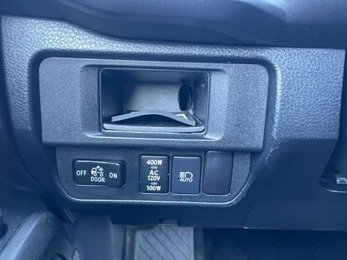 Used 2018 Toyota Tacoma TRD Off-Road w/ Technology Package image 25