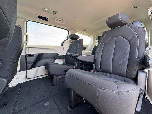 Used 2023 Chrysler Voyager LX image 20