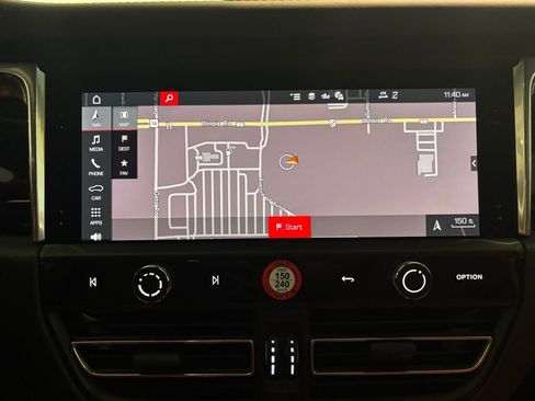 Certified 2025 Porsche Macan image 12