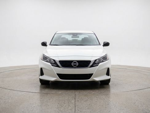 Used 2025 Nissan Altima 2.5 SV image 2