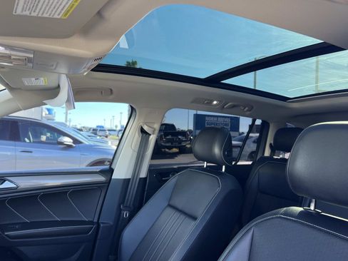 Certified 2022 Volkswagen Tiguan SE w/ Panoramic Sunroof Package image 19
