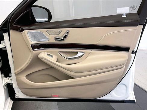 Used 2019 Mercedes-Benz S 560 Sedan image 27