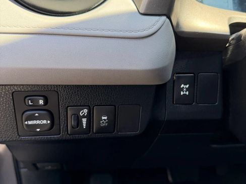 Used 2013 Toyota RAV4 LE AWD/4WD image 22