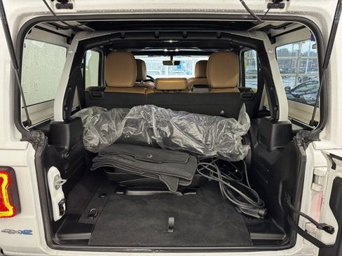 Used 2023 Jeep Wrangler Unlimited Sahara w/ Cold Weather Group image 39