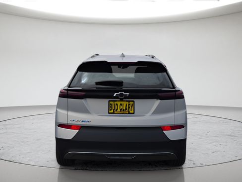 Used 2022 Chevrolet Bolt EUV LT w/ Convenience Package FWD image 4