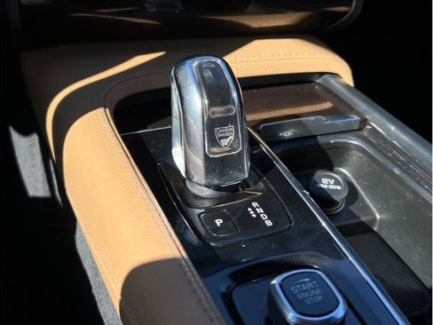 Used 2019 Volvo XC90 T8 Momentum w/ Advanced Package image 18