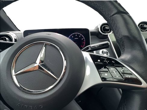 Used 2024 Mercedes-Benz GLC 300 image 38