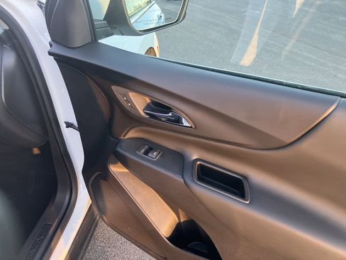 Used 2024 Chevrolet Equinox LT AWD/4WD image 10