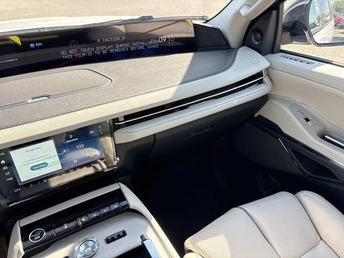New 2026 Lincoln Navigator Reserve w/ Jet Appearance Package AWD/4WD image 13