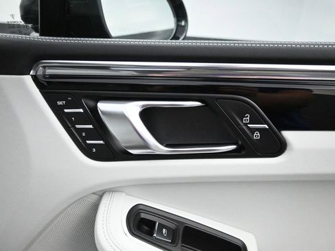 New 2025 Porsche Macan image 12
