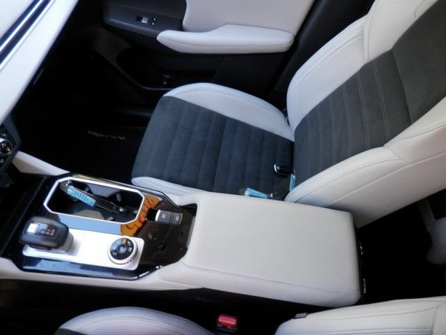 Used 2025 Mitsubishi Outlander SE AWD/4WD image 25