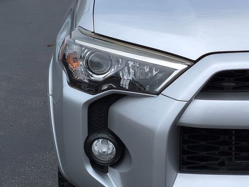 Used 2019 Toyota 4Runner SR5 Premium AWD/4WD image 10