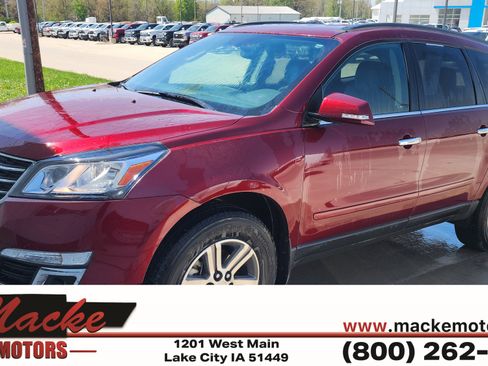 Used 2017 Chevrolet Traverse LT FWD image 1