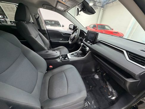 Used 2021 Toyota RAV4 LE w/ Carpet Mat Package (TMS) AWD/4WD image 21