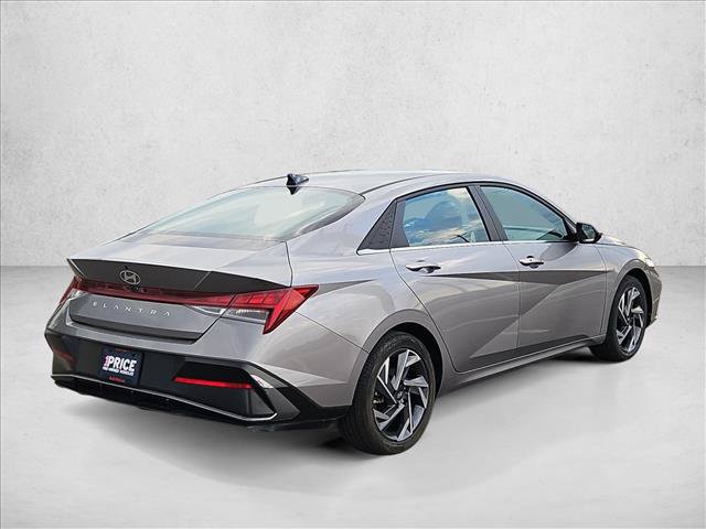 Used 2025 Hyundai Elantra SEL FWD image 5