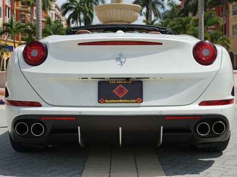 Used 2017 Ferrari California T RWD image 43