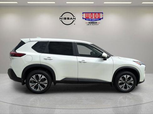 Used 2023 Nissan Rogue SV image 2