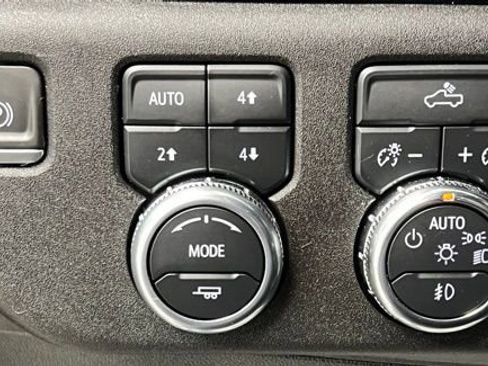 Used 2024 GMC Sierra 1500 Elevation image 30